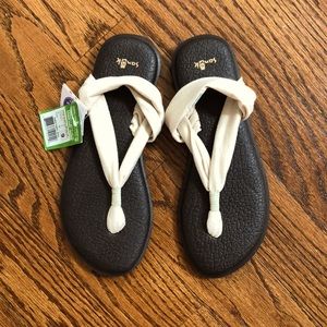 Sanuk yoga mat sandals